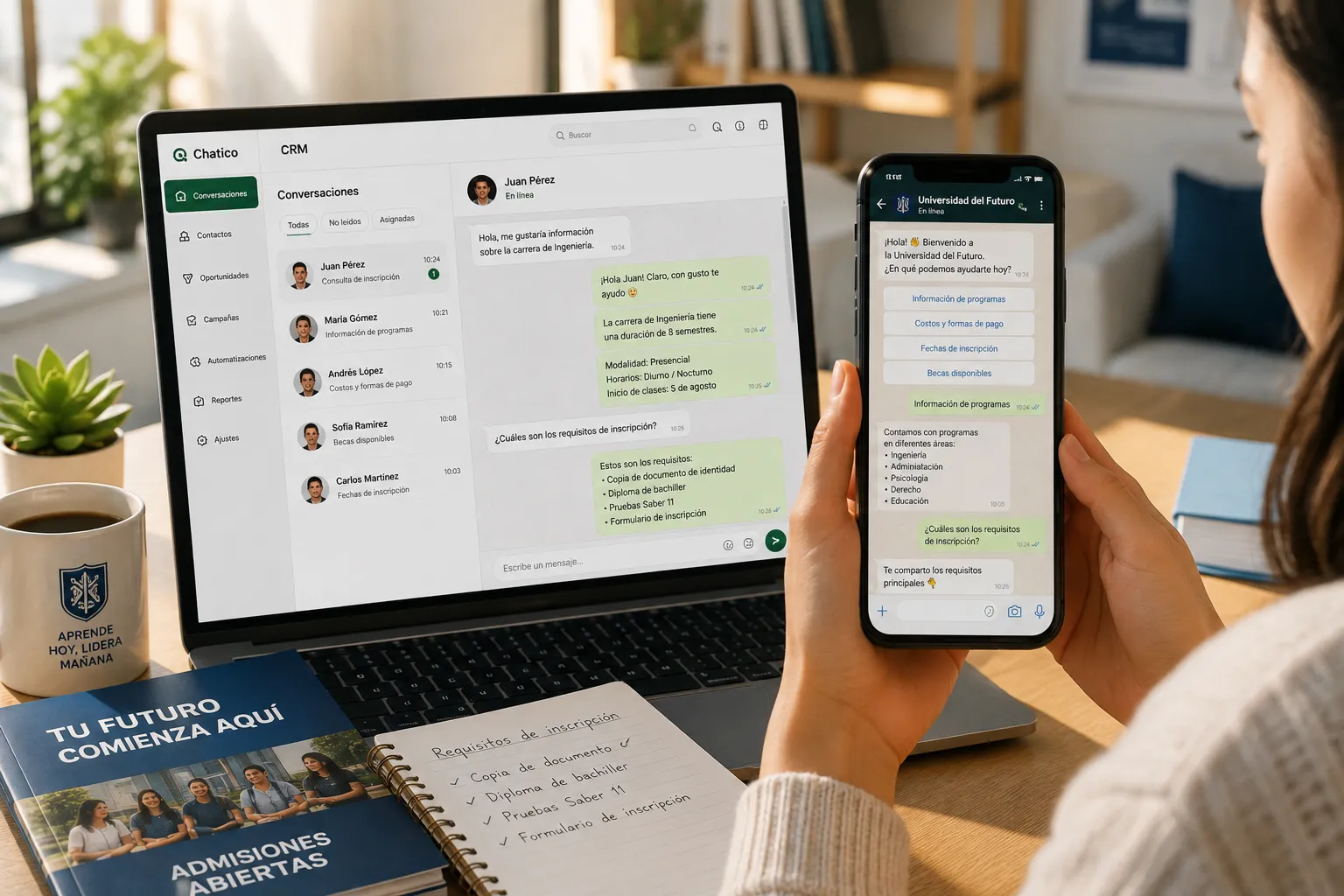 Estudiante consultando información de admisión de una universidad por WhatsApp